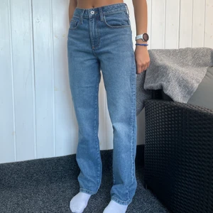 Collusion Jeans - Säljer dessa Collusion Jeans då de aldrig kommit till användning. Byxorna är köpta på asos. Passar mig bra i längden som är runt 167. Köparen står för frakten💗