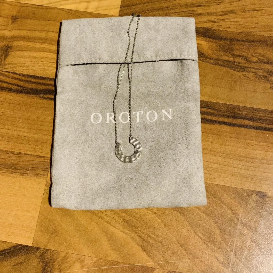 Oroton halsband  - 90