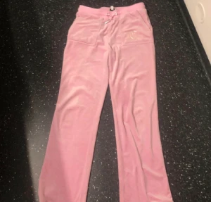 Juicy Byxor - Supersköna juicybyxor, nästan helt nya💓 Säljer pga använder aldrig! I nyskick.