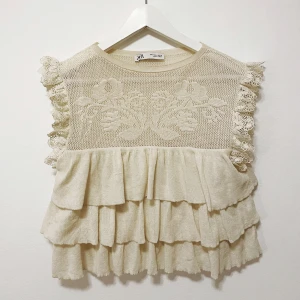 Zara volang topp - Så söt volangtopp från Zara, mycket populär och helt slutsåld 🤍 