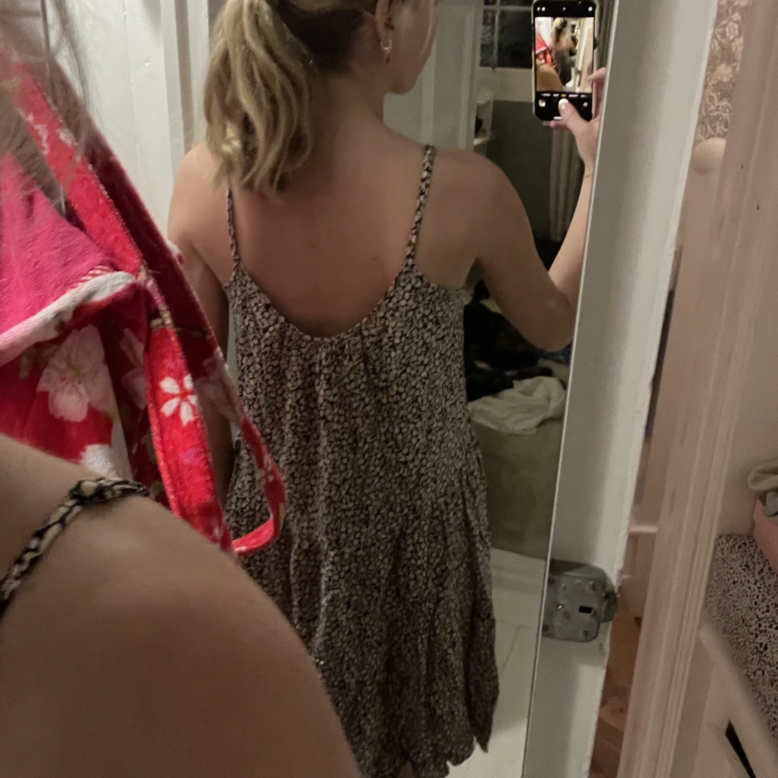 Blommig klänning  - 90