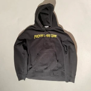 Fucking awesome hoodie - Fucking awesome hoodie, den har några hål och fläckar därav priset. Fet najs hoodie dock.