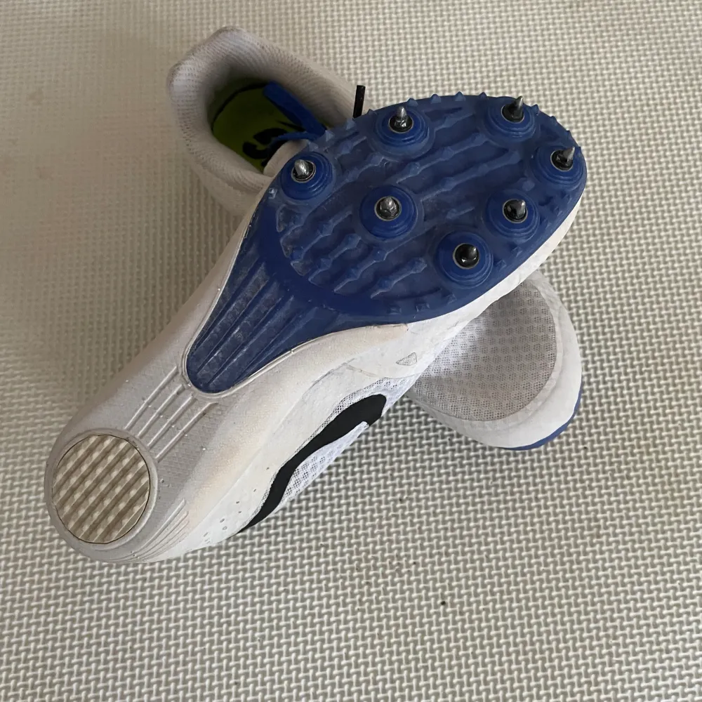 Spikskor Nike racing storlek 33.5 Friidrott Måttligt använda . Skor.