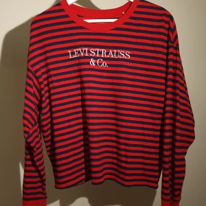Levis tröja strl L - Levis tröja i fint skick! Strl L men passar mer som en M😊