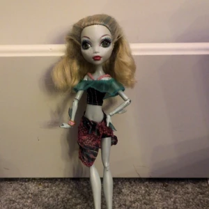 Monster high docka - Lagoona blue med två set kläder, väska och borste🙏🏼🙏🏼