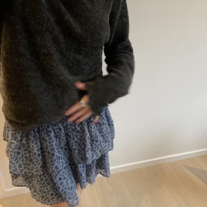 Kjol - Så sjukt snygg kjol säljer då den inte kommer till användning längre Skiv för frågor eller funderingar ❤️❤️🙌🙌🙌
