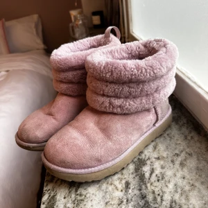 Ugg mini rosa  - Världens finaste ugg mini i rosa med rosa päls 