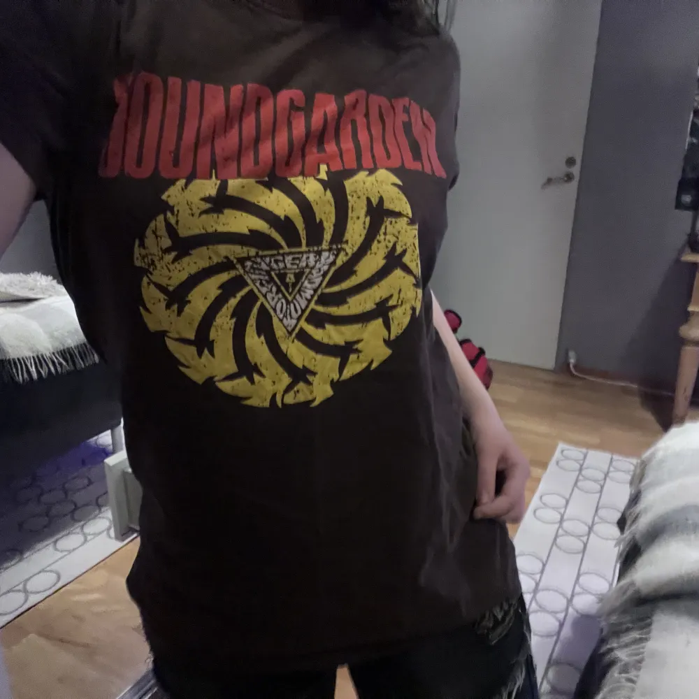 Fet tröja med bandets Soundgardens tryck på. Storlek M. Kan skickas eller mötas upp i Sundsvall!. T-shirts.
