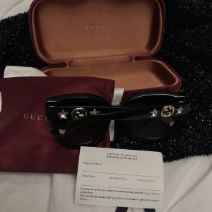 Äkta Gucci glasögon  - Äkta Gucci glasögon, köpta iår för 3800kr. ytliga repor/ normalt slitage. Säljer dom för 1900kr