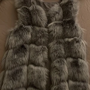 Päls väst  - Päls väst inte riktig päls 