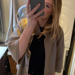 Softgoat tröja - Jättefin kofta från softgost i väldigt bra skick!❤️ superfin till våren