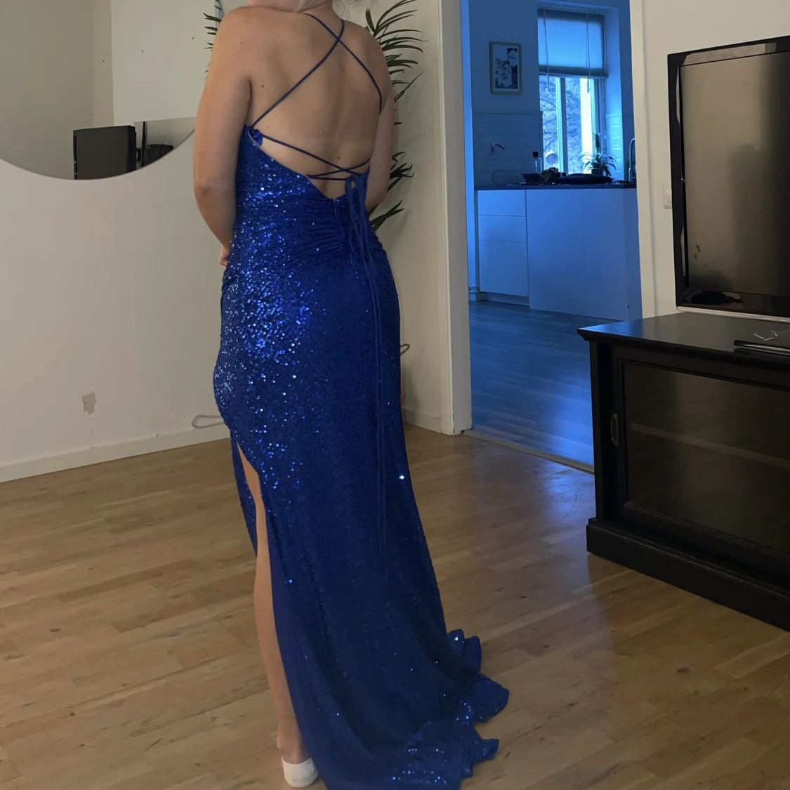 Glittrig balklänning - 90