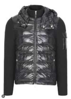 Moncler cargian sökes - Söker denna för barn i 12-13 år  14 år går också bra Byter mot en typ likadan som är för 14 år  