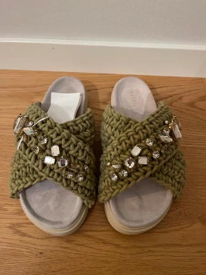 Nya Inuikii tofflor 39 (40) - Helt nya Inuikii tofflor i storlek 40 men en 39 i verklighet. Medföljer original kartong och alla tags. 