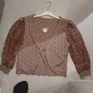 Fin tröja / topp - I.mycket bra skick och passar till alt