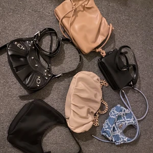 Väskor  - Säljer dessa väskor, tar 160kr styck! Skriv för fler bilder!