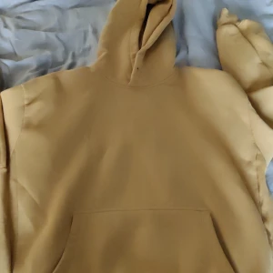 District fortysix i gul - Bra skick och bra passform