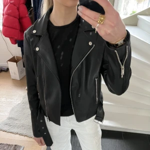 Skinnjacka  - Skinnjacka från Nelly !⚡️