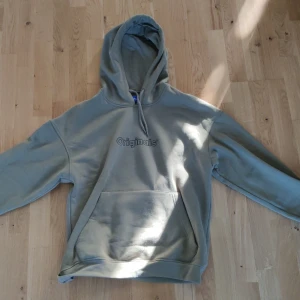 Grön jack and Jones hoodie - Ganska så ny bra skick och passar bra