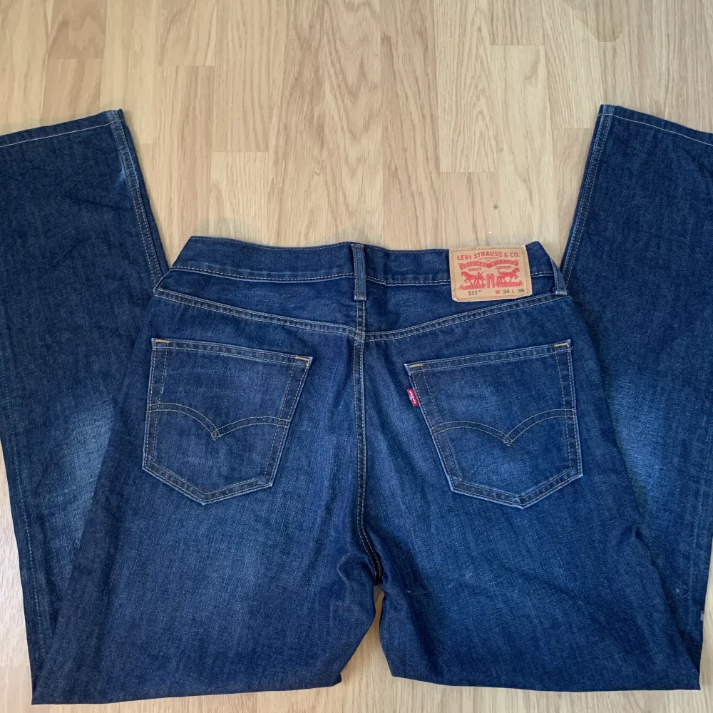 Baggy jeans från Levi’s 511! Köparen står för frakt . Jeans & Byxor.