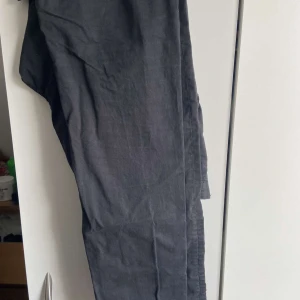 Kostymbyxor  - Kostymbyxor från brothers  Nyskick  Nypris : 799kr Använda 2 ggr 