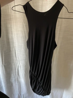 Klänning  - Helt ny, prislapp kvar! Köpt på Nelly! Strl 40!