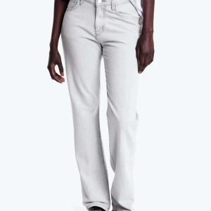 Gråa jeans - Jätte fina gråa jeans från Carlings! Bara använda ca 2 gånger då dom är för långa för mig som är ca 1,62💓 Liknar Gina jeansen!