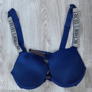Victorias secret BH - säljer denna victorias secret bh då jag köpte fel storlek :) strl 75B, nypris 800, använd köp direkt, bara testad 💓