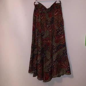 Kjol - Maxikjol i ett tunt tyg