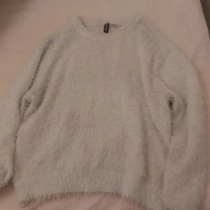 Vit tröja - Skit fin tröja i stolek s