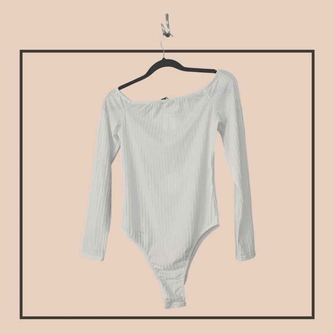 NY! Långärmad body med knappar från Boohoo  - 91