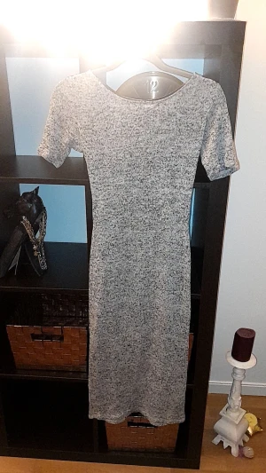 Klänning grå - Fin grå klänning till salu✨ storlek S perfekt skick✨