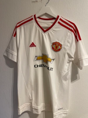 Manchester United  - Helt ny Man United tröja S