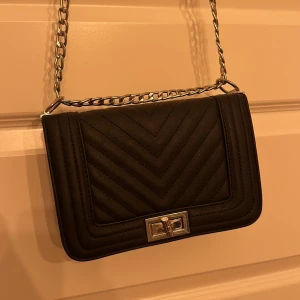 Väska - Svart väska, anvönd några gånger 