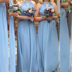 Balklänning - Säljer min fina blåa dröm!🥺 Perfekt till bal eller bröllop!💘 Endast använd en gång! Sydd för någon som är ca 1,65