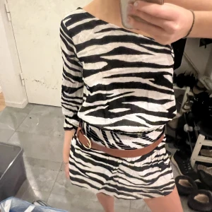 One shoulder klänning!! - Säljer nu denna sjukt snygga klänning! Nyskick 