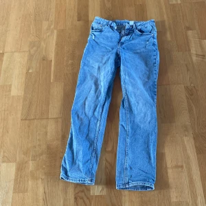 Jeans  - Straight high waist jeans strl 34 fint skick 