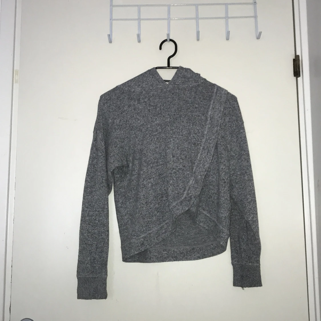 Grå hoddie i använt skick  - 90