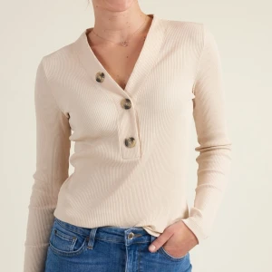 Ribbad långärmad tröja från Visual clothing project. - Köpt från MQ för 299kr. I perfekt skick. 