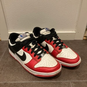 Nike dunk low NBA 75th Anniversary  - Nike dunk lows, knappt användna. Säljer pga att dem aldrig kommer till användning 