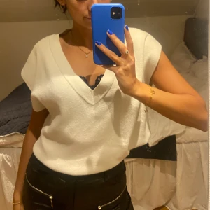 Stickad kortärmad tröja - Stickad kortärmad tröja (H&M) Storlek XS 