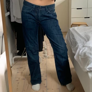 Lågmidjade Diesel Jeans - Sköna snygga Diesel Jeans. Bra kvalitet! Jag säljer de pga att jag inte få någon användning för de! Jag är 166 som referens!