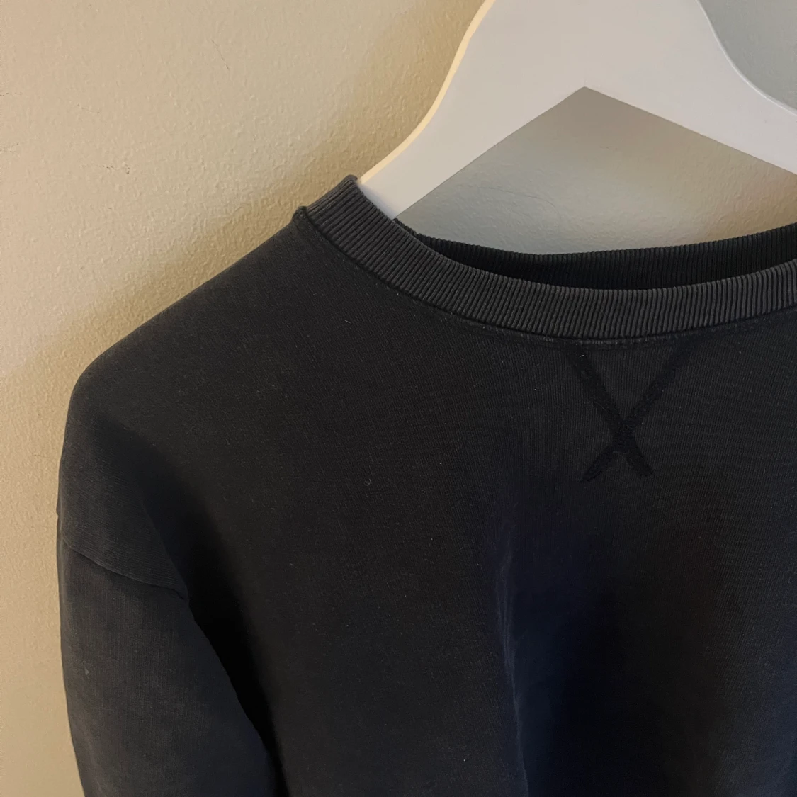 Marinblå collagetröja - 90