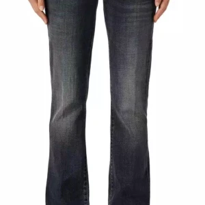 SLUTSÅLDA diesel jeans  - Säljer dessa slutsålda Dieseljeans som jag fick tag på men tyvärr var fel storlek. Aldrig använda och lapparna är kvar   Dem är grå/svarta. 