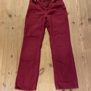 Vinröda jeans. - Vinröda jeans från na-kd , inte använda ofta. 