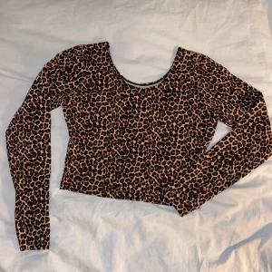 American Apparel Leopard magtröja, XS-S - Tight långärmad magtröja i leopardmönster, XS-S. 