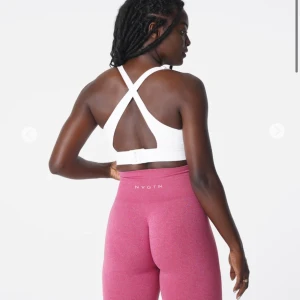 Sport/stöd-bh nvgtn - Sport-bh med stöd från nvgtn. Andvänd fåtal gånger. Passar xs-s.