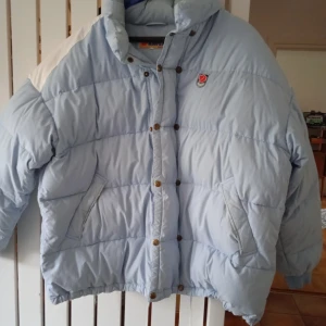 Fjällräven Sweden vintage  - Cool Fjällräven jacka i vintage stil. I begagnat skick men Hel för övrigt strl xl