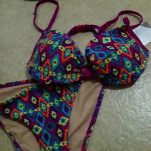 Bikini - 75c på topp och 38 på trosor helt nya!  Dyr i inköp  100pp