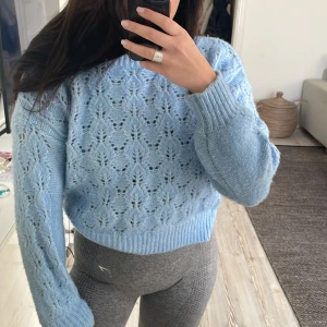 Stickad blå tröja - Jätte mysig blå stickad tröja i storlek xs-s💕 Tryck ej köp nu